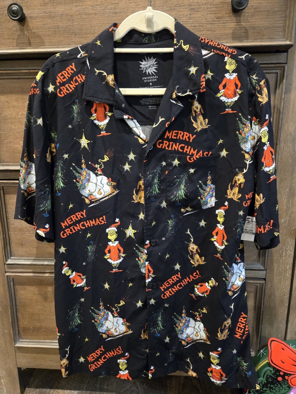 Universal Studios Grinchmas camp shirt, Size Small